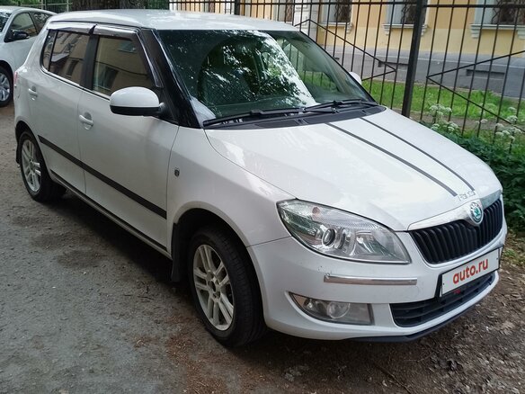 2011 Skoda Fabia II Рестайлинг, белый, 660000 рублей