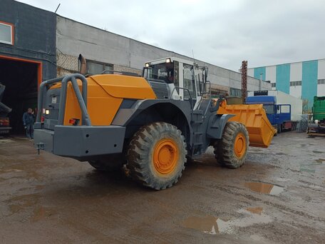 2002 Liebherr L 566, жёлтый, 4000000 рублей, вид 5