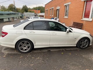 2011 Mercedes-Benz C-Класс 180 BlueEFFICIENCY III (W204), белый, 1100000 рублей, вид 3