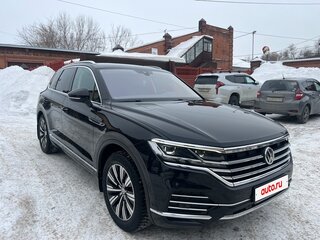 2019 Volkswagen Touareg III, чёрный, 5200000 рублей, вид 4