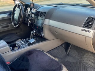 2009 Volkswagen Touareg I Рестайлинг, чёрный, 1440000 рублей, вид 5