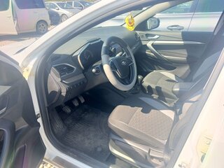 2023 Lada (ВАЗ) Vesta I Рестайлинг (NG), белый, 1124000 рублей, вид 4
