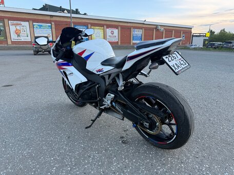 2012 Honda CBR 1000 RR/RA Fireblade, белый, 1099000 рублей, вид 4