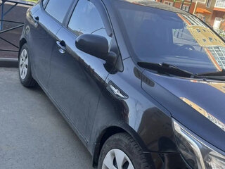 2014 Kia Rio 5-speed III, чёрный, 800000 рублей, вид 2