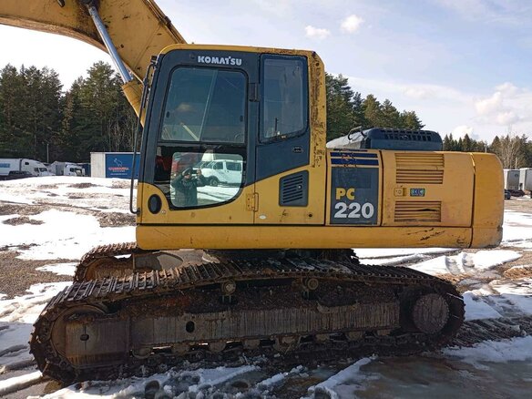 2015 Komatsu PC220-8, жёлтый, 4930850 рублей - вид 7
