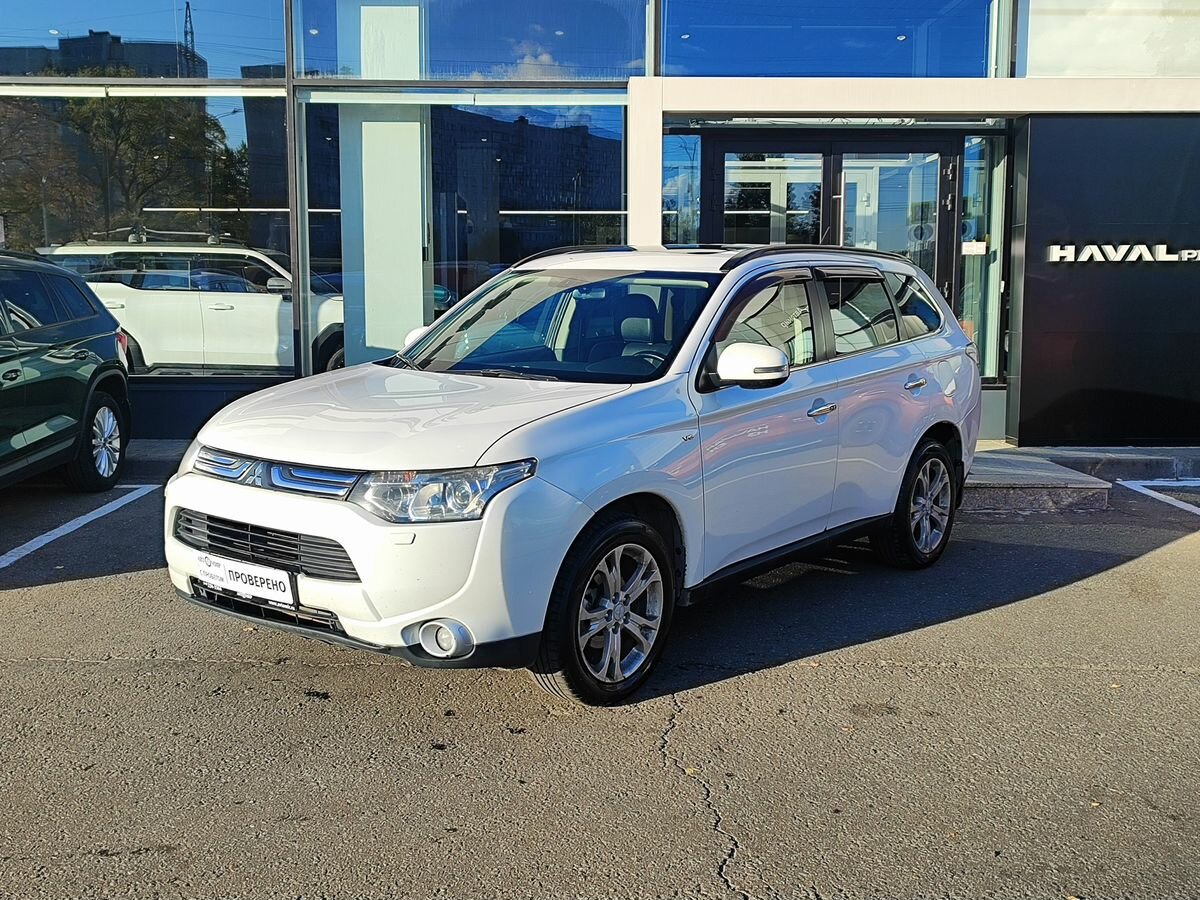 Открыть фотографии: Mitsubishi Outlander III
