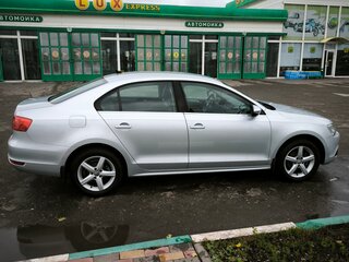 2013 Volkswagen Jetta VI, серебристый, 950000 рублей, вид 3