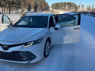 2018 Toyota Camry VIII (XV70), белый, 2350000 рублей, вид 1