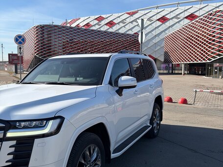2023 Toyota Land Cruiser 300 Series, белый, 11200000 рублей, вид 3