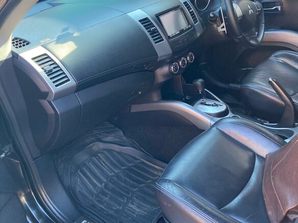 2010 Mitsubishi Outlander II Рестайлинг, чёрный, 1550000 рублей - вид 4