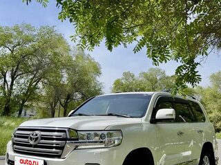 2015 Toyota Land Cruiser 200 Series Рестайлинг 2, белый, 6390000 рублей, вид 1