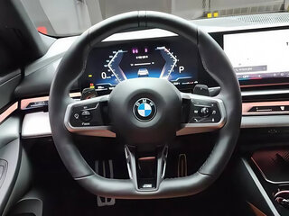 2023 BMW 5 серии 530i xDrive VIII (G60/G61/G68), белый, 6650000 рублей, вид 5