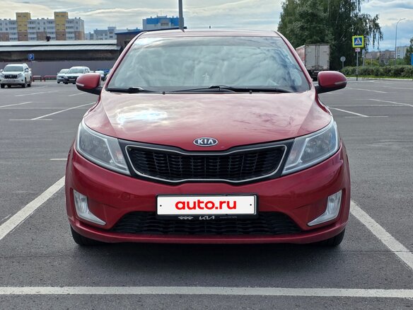 2011 Kia Rio 4-speed III, красный, 800000 рублей - вид 2