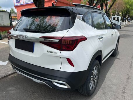 2021 Kia KX3, белый, 1530000 рублей, вид 4