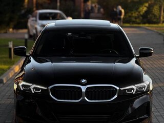 2022 BMW 3 серии 330i xDrive VII (G2x) Рестайлинг, чёрный, 4500000 рублей, вид 4