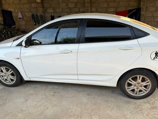 2014 Hyundai Solaris I, белый, 650000 рублей, вид 4