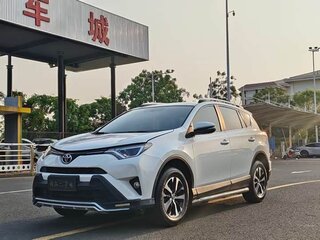 2018 Toyota RAV4 IV (XA40) Рестайлинг, белый, 1900000 рублей, вид 3