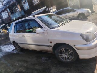 1999 Toyota Raum I, белый, 275000 рублей, вид 2
