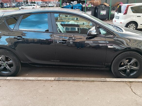 2012 Opel Astra J Рестайлинг, чёрный, 750000 рублей - вид 12