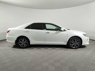 2017 Toyota Camry VII (XV50) Рестайлинг 2, белый, 1582000 рублей, вид 4