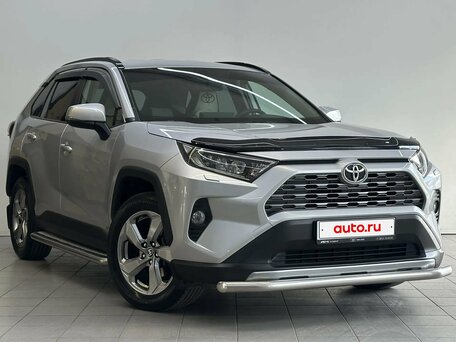 2020 Toyota RAV4 V (XA50), серебристый, 3150000 рублей, вид 2