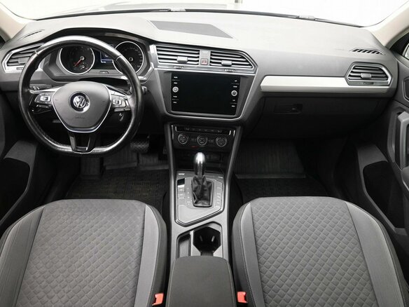 2018 Volkswagen Tiguan II, серебристый, 2035000 рублей - вид 7