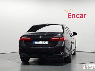 2026 BMW 5 серии 523d xDrive VIII (G60/G61/G68), серый, 9422000 рублей, вид 4
