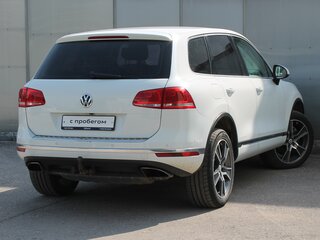 2015 Volkswagen Touareg II Рестайлинг, белый, 2700000 рублей, вид 2