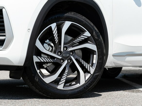 2026 Geely Monjaro I, белый, 4954990 рублей - вид 3