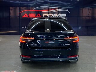 2022 Skoda Superb III Рестайлинг, чёрный, 3622000 рублей, вид 4