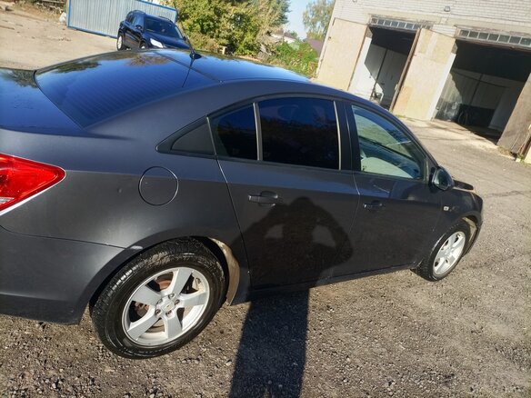2011 Chevrolet Cruze I, серый, 430000 рублей - вид 5