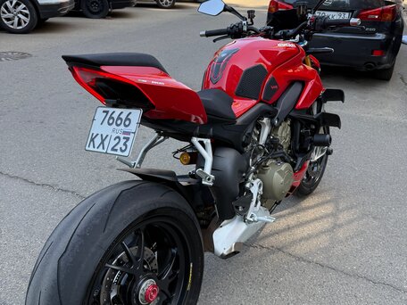 2022 Ducati Streetfighter V4, красный, 1680000 рублей, вид 2