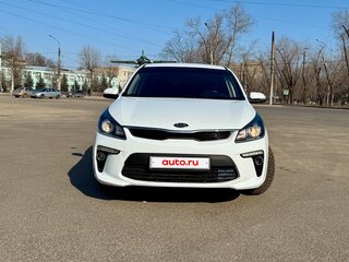 2018 Kia Rio IV, белый, 1400000 рублей, вид 1