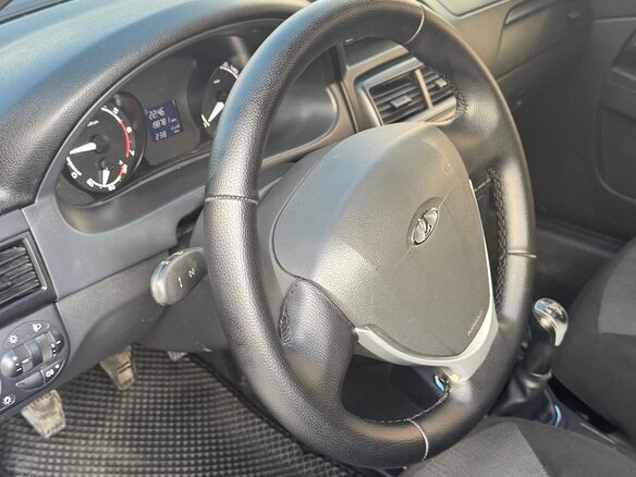 2015 Lada (ВАЗ) Priora I Рестайлинг, чёрный, 580000 рублей - вид 9