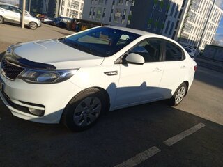 2015 Kia Rio III Рестайлинг, белый, 1000000 рублей, вид 4