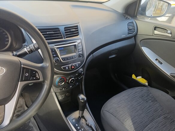 2016 Hyundai Solaris I Рестайлинг, серебристый, 820000 рублей - вид 7