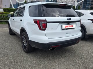 2017 Ford Explorer V Рестайлинг, белый, 2440000 рублей, вид 4