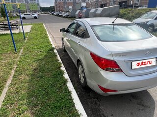 2014 Hyundai Solaris I Рестайлинг, серебристый, 800000 рублей, вид 4