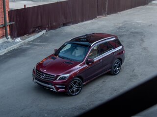 2013 Mercedes-Benz M-Класс 500 III (W166), красный, 2350000 рублей, вид 3