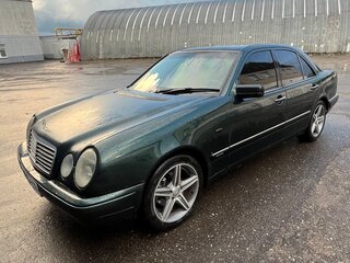 1997 Mercedes-Benz E-Класс 230 II (W210, S210), зелёный, 350000 рублей, вид 1