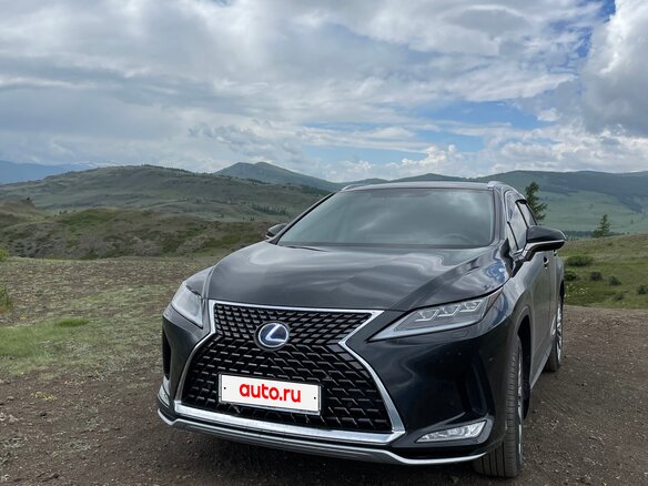 2022 Lexus RX 450h IV Рестайлинг, чёрный, 7520000 рублей - вид 1