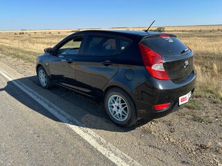 2012 Hyundai Solaris I, чёрный, 720000 рублей, вид 4