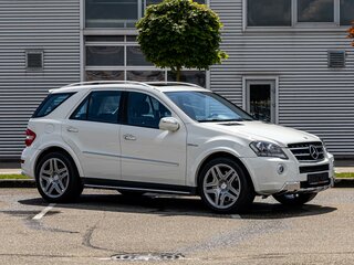 2010 Mercedes-Benz M-Класс AMG 63 AMG II (W164) Рестайлинг, белый, 2295000 рублей, вид 3