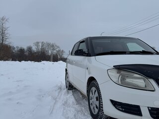 2011 Skoda Fabia II Рестайлинг, белый, 350000 рублей, вид 2