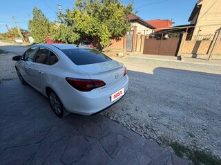 2013 Opel Astra J Рестайлинг, белый, 830000 рублей, вид 4