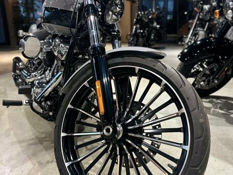 2024 Harley-Davidson Breakout, серый, 3990000 рублей, вид 3