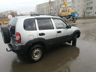 2009 Chevrolet Niva I Рестайлинг, серый, 330000 рублей, вид 3
