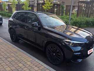 2021 BMW X5 40i IV (G05/G18), чёрный, 5700000 рублей, вид 2