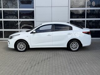 2018 Kia Rio IV, белый, 845000 рублей, вид 4
