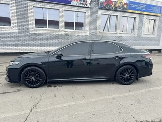 2022 Toyota Camry VIII (XV70) Рестайлинг, чёрный, 3700000 рублей, вид 3